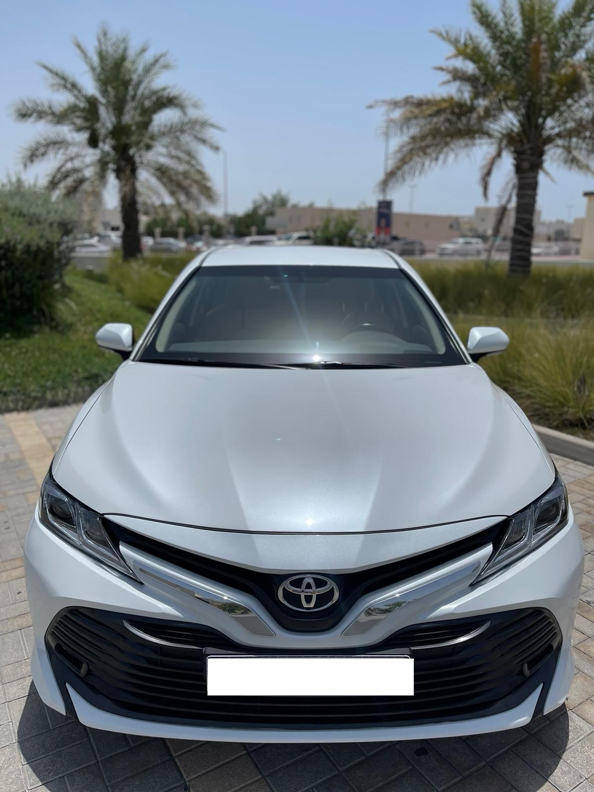 Toyota Camry GLE White 2020