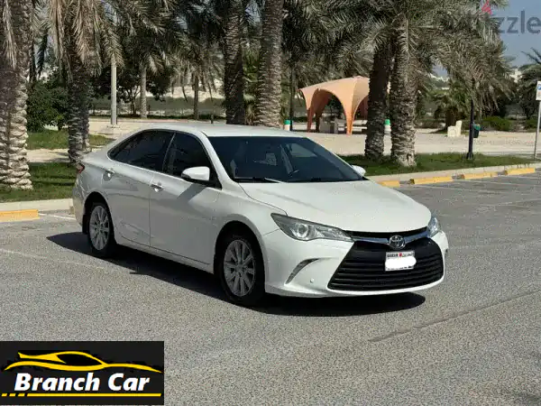 Toyota Camry GLX 2017 white