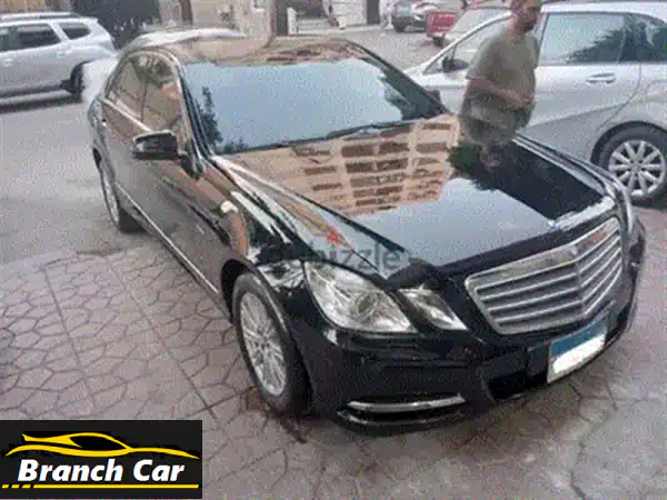 Mercedes E2502011