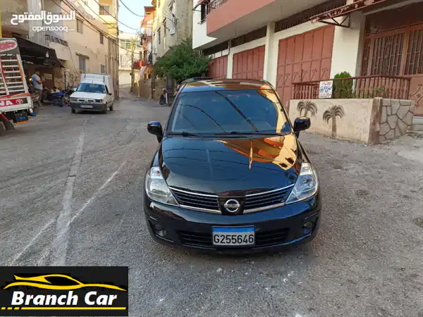 Nissan Versa 200 u Hatchback