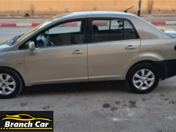 Nissan Tiida 4 portes 2011