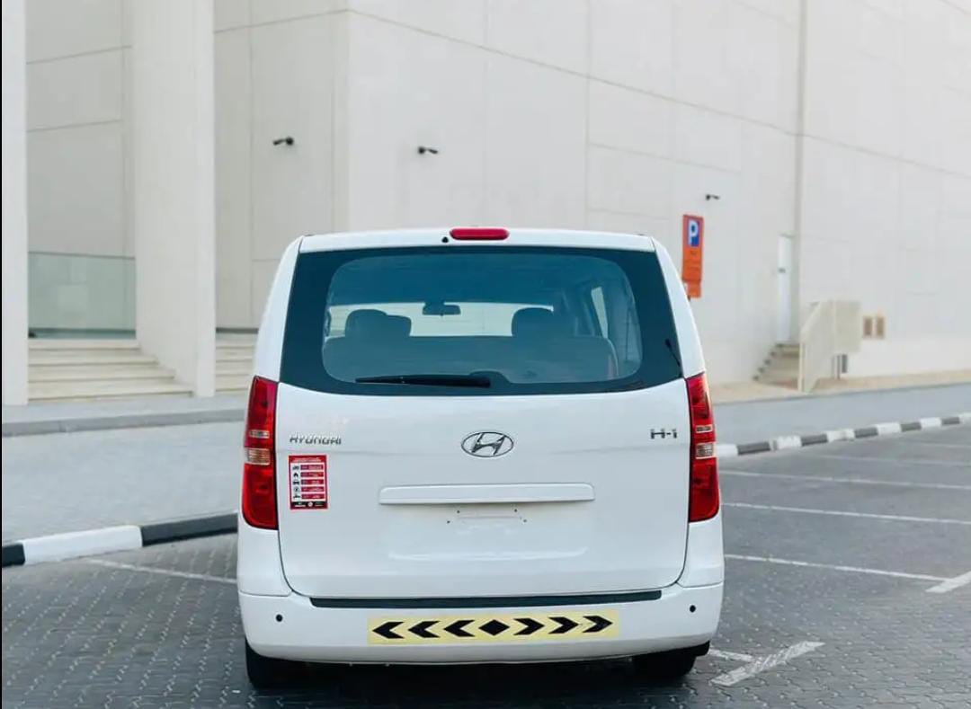 إيجار هيونداي H1: رفيقك الأمثل في كل مشاوير الأصدقاء.
