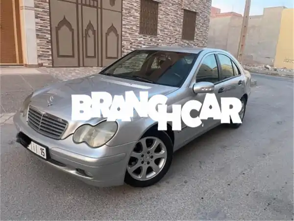 مرسيدس بنز 200 CDI 2004 للبيع: الأناقة الألمانية بقير يدوي...