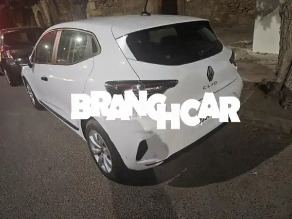 رينو كليو 5 للبيع: موديل حديث، 15,000 كم فقط، مانيوال،...
