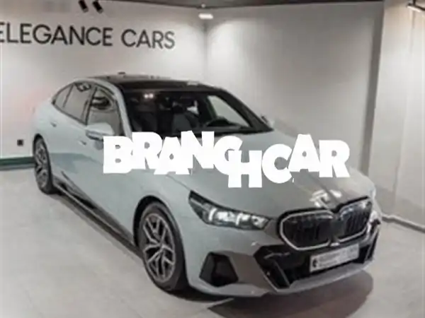 اكتشف BMW 520d M-Edition الجديدة كلياً (5900 كم) في الدار...