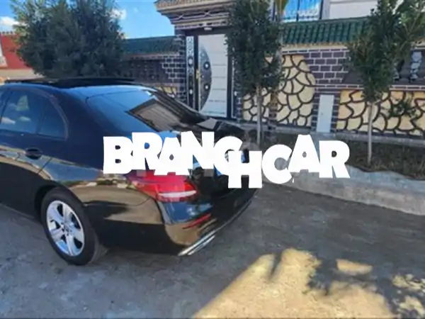 فرصة لا تُعوّض! مرسيدس E 220 G-Tronic 2018 فل أوبشن - صيانة وكالة موثقة وبيع عاجل للمغادرة