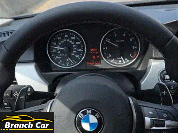 BMW E90 328i 2011: أناقة سوداء، نظافة الوكالة، وأداء لا يُضاهى!