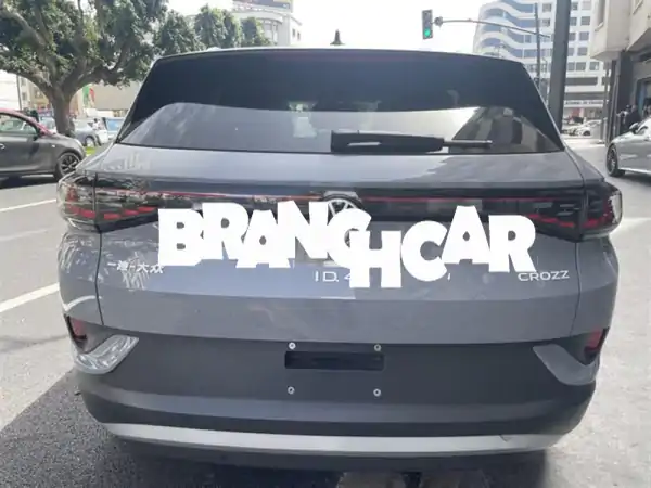 اكتشف فولكس فاجن ID.4 الكهربائية 2025: مستقبل القيادة بجميع الخيارات الفاخرة!