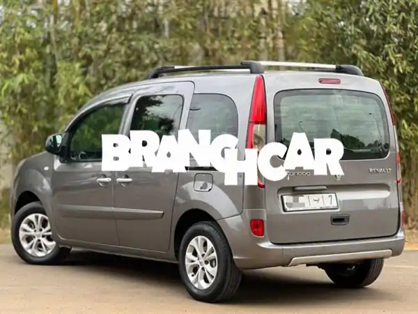 فرصة لا تفوت: رينو كانجو 2017 – فان عملي واقتصادي بكامل المزايا (190,000 كم)