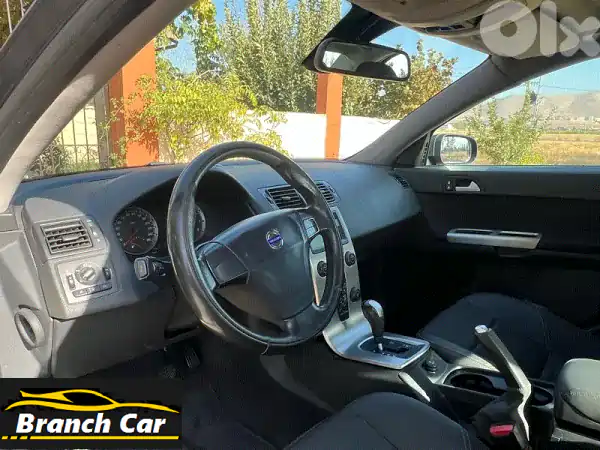 فولفو S40 2007 الفضية: أمان لا يُضاهى، أناقة...