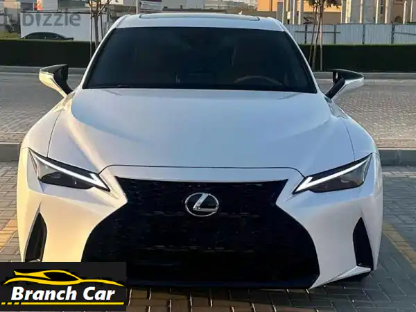 لكزس IS 300 2023 أبيض لؤلؤي: فخامة الوكالة وعداد 27 ألف...