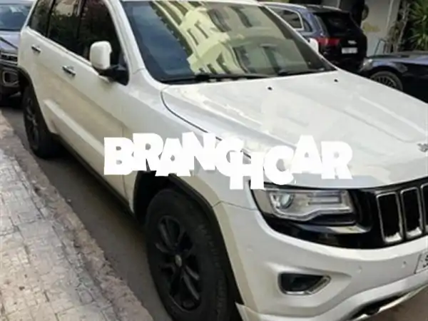 فرصة لا تعوض: جيب جراند شيروكي 2016 ديزل أوتوماتيك - سقف بانورامي وحالة ممتازة!