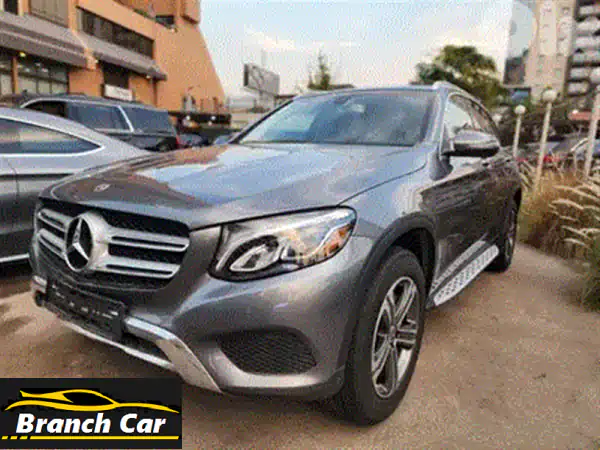 امتلك الفخامة والأداء: مرسيدس GLC 300 2018 AMG Package بيضاء - كارفاكس نظيف!