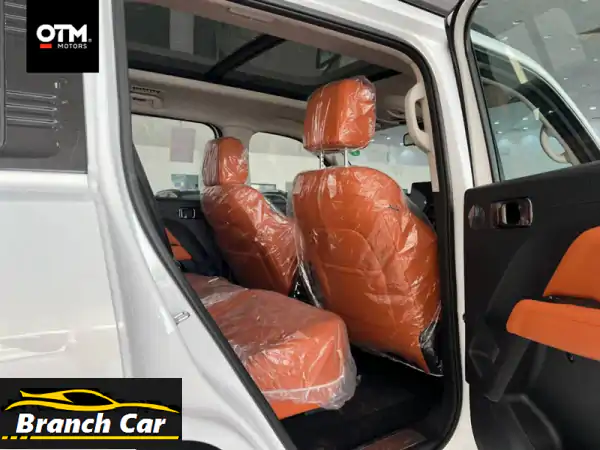 استكشف أفقاً جديداً: سيارة الدفع الرباعي الفاخرة بقوة لا تضاهى وتكنولوجيا متطورة