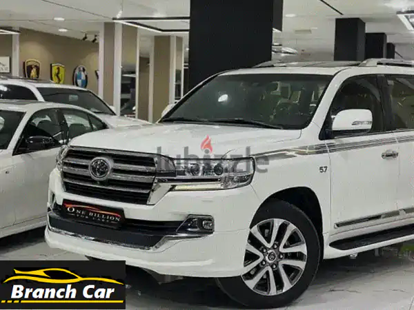 اكتشف فخامة القيادة: تويوتا لاندكروزر 2019 VX.S أبيض...