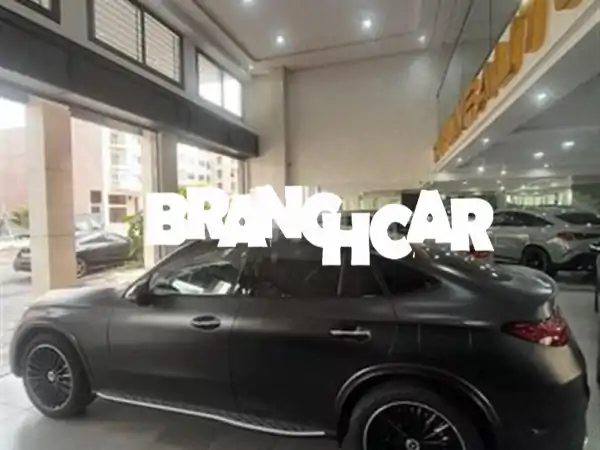 امتلك فخامة 2025: مرسيدس GLC كوبيه 0 كم - لون رمادي مطفي آسر! مواصفات كاملة، استيراد جديد.