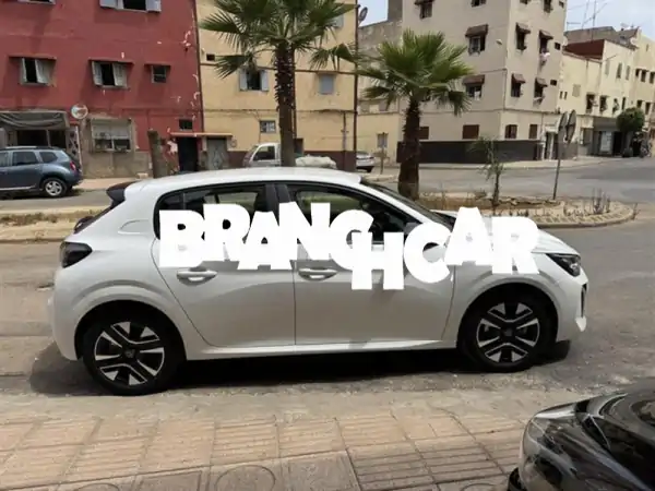 فرصة ذهبية: بيجو 208 ألور 2023 (حالة ممتازة) | عداد 15 ألف كم...