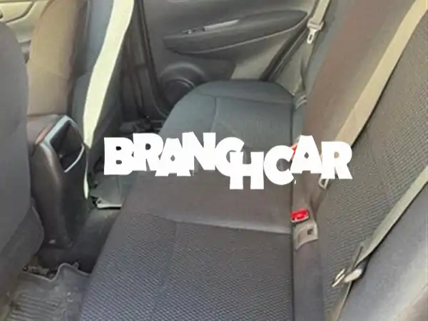 بيع سيارة فاخرة