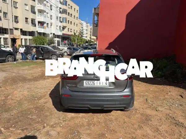 بيع سيارة فاخرة