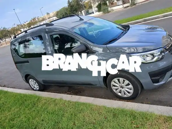 رينو إكسبريس 2024 للبيع: سيارتك العملية والاقتصادية بـ30 ألف كم فقط!