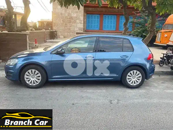 فولكس فاجن جولف 2015: نظافة كالجديدة ولون أزرق كحلي...