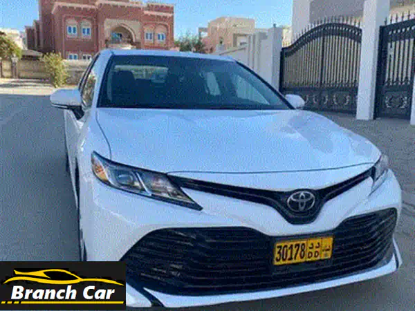 تويوتا كامري 2018 LE زرقاء - وارد أمريكا بحالة المصنع! 125 ألف كم فقط.