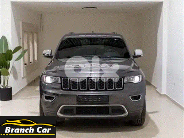 جيب جراند شيروكي ليمتد 2017 سوداء - فخامة، قوة، وأداء 4WD لا يضاهى!