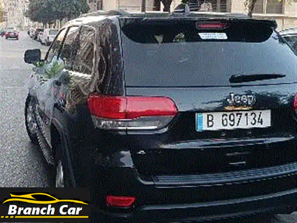 امتلك الأسطورة: جيب جراند شيروكي لاردو 2012 - قوة، فخامة، وأمان! (رمادي/أسود)