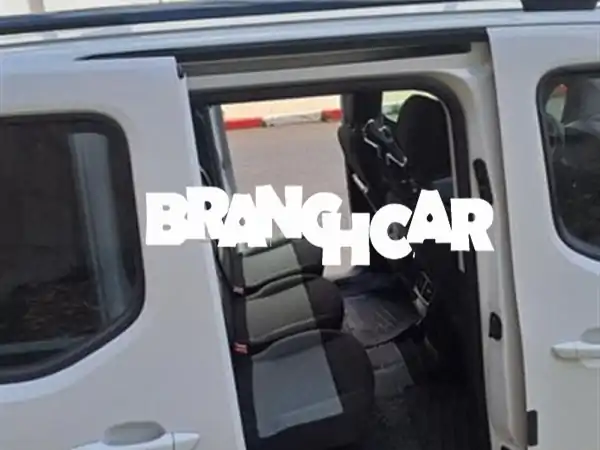 للبيع: سيتروين عائلية 2019 نظيفة جداً - 93 ألف كم فقط بسعر مغرٍ!