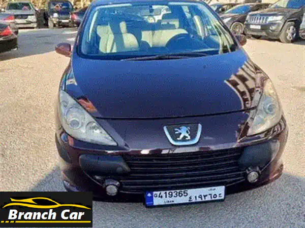 تويوتا كورولا 1997 للبيع: وفّر بنزينك! 200 كم/تنكة، محرك جديد و AC ممتاز