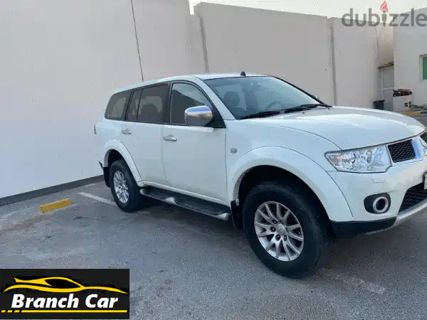 ميتسوبيشي باجيرو سبورت 2012 أبيض: قيادة مميزة...