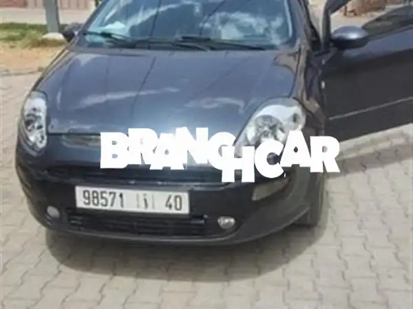 فرصة لا تعوض: فيات بونتو إيفو 2012 | سيارة عملية واقتصادية بسعر مغرٍ!