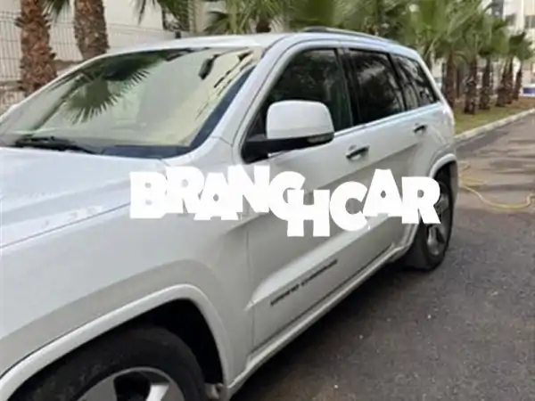 جيب جراند شيروكي أوفرلاند 2013: فخامة، قوة، ومغامرة بانتظارك!