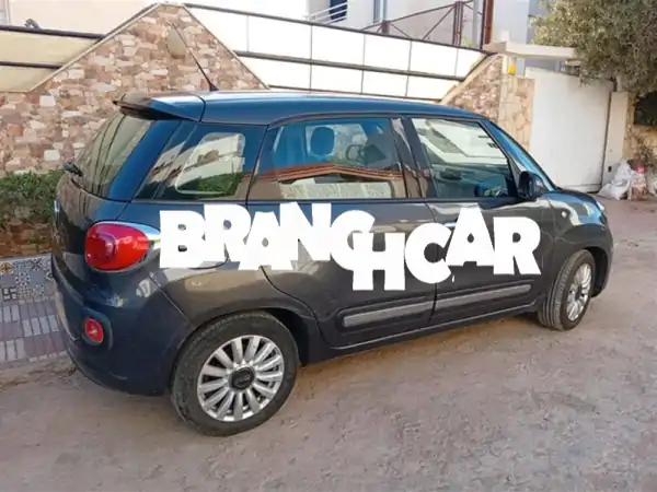 فرصة لا تعوض! فيات 500L موديل 2016 للبيع - عداد 10,000 كم...