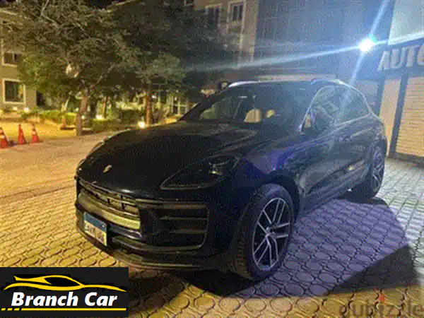 فرصة نادرة: بورش تايكان 2024 كهرباء (وكيل) - 12 ألف كم - أسود/أحمر خاص