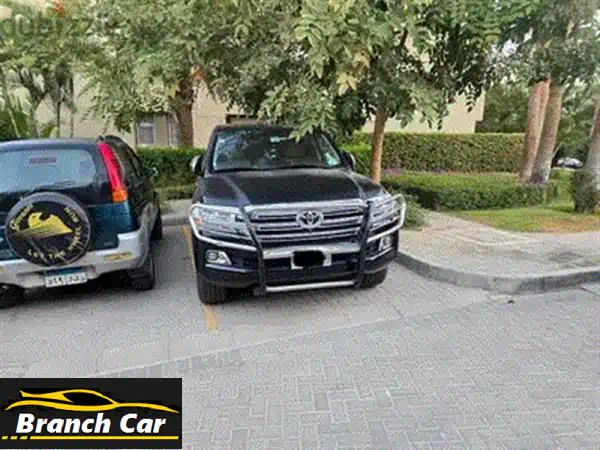 للبيع: تويوتا لاندكروزر GXR 2020 | 50 ألف كم | أبيض | مفخرة الأرض بحالة الوكالة!