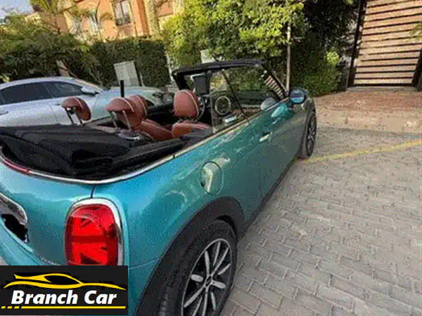 امتلك متعة القيادة: ميني كوبر كابورليه 2019 فبريكا بالكامل - لون كحلي مميز