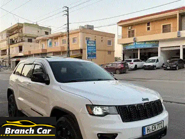 جيب جراند شيروكي 2018 Altitude 4WD أسود | فتحة سقف | فخامة وأداء لا يُضاهى للبيع