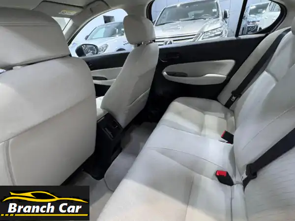 هوندا سيتي 2025 فضي: كأنها جديدة! أقل من 8 آلاف كم، بضمان وتأمين شامل. (فرصة لا تُعوّض)