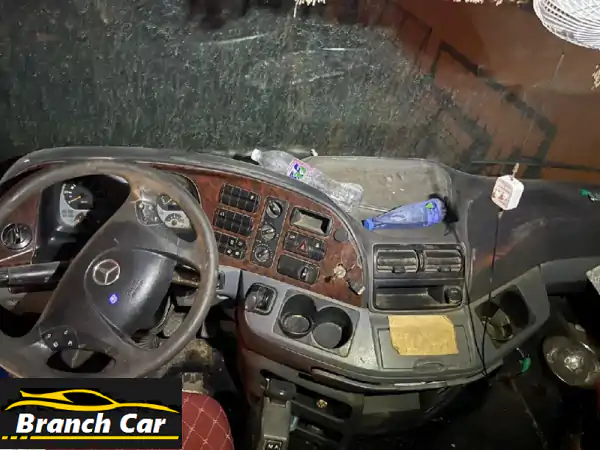 شاحنة مرسيدس أكتروس نظيفة وخالية من أي عيوب، والصور تدل على حالتها الجيدة. معروضة للبيع. موقعها ...