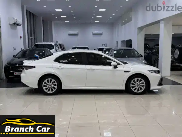 تويوتا كامري 2023 LE بيضاء ✨ | تحت الضمان، تأمين ساري! | سيارتك المثالية بسعر استثنائي في البحرين!