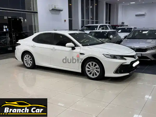 تويوتا كامري 2023 LE بيضاء ✨ | تحت الضمان، تأمين ساري!...