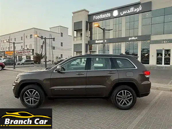 جيب جراند شيروكي Laredo 2021 خليجي وكالة عمان GCC Oman Car V6