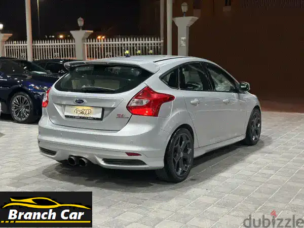 انطلق بشغف! فورد فوكس ST 2013 قير عادي | هاتشباك رياضية بأداء لا يُضاهى!