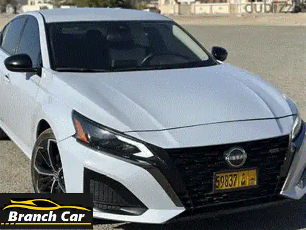 استثمر بذكاء: نيسان ألتيما 2023 وارد نظيف، رمادي - فخامة الأداء بسعر 6400 ر.ع!