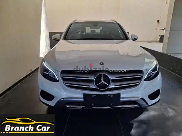 مرسيدس بنز GLC 300 2017 بيضاء - كالجديدة! 9500 ميل فقط!