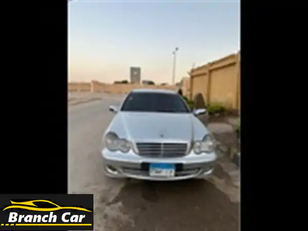 مرسيدس C-Class 2004 راقية: رحلة فخامة بانتظارك!