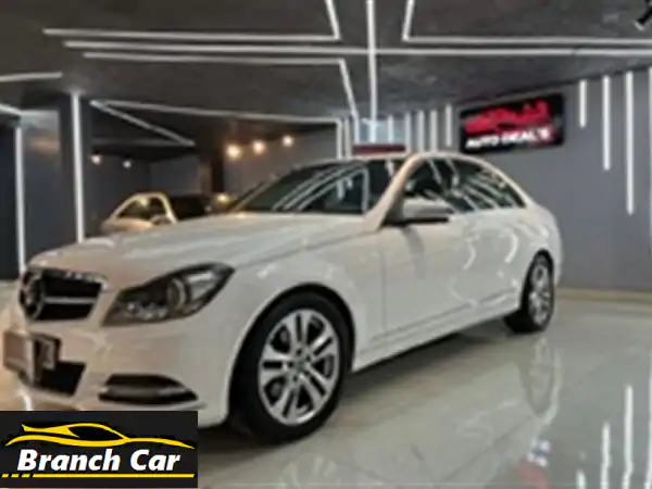 مرسيدس C180 Elegance 2013 - بيضاء لؤلؤية، بحالة ممتازة! (مقطم)