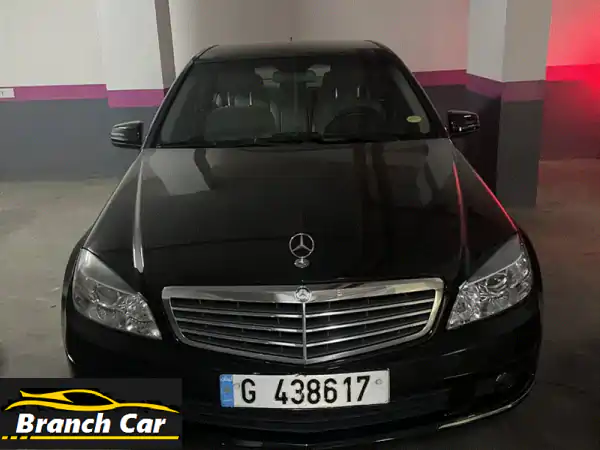مرسيدس بنز C-Class 2011 (C300) - بحالة ممتازة! مالك واحد فقط