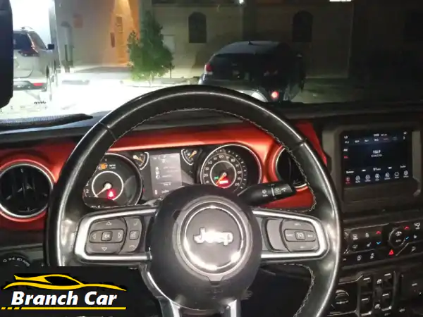 جيب 2020 بيضاء، نظيفة جداً، وارد أمريكا - 110,000 درهم (قابل للتفاوض)